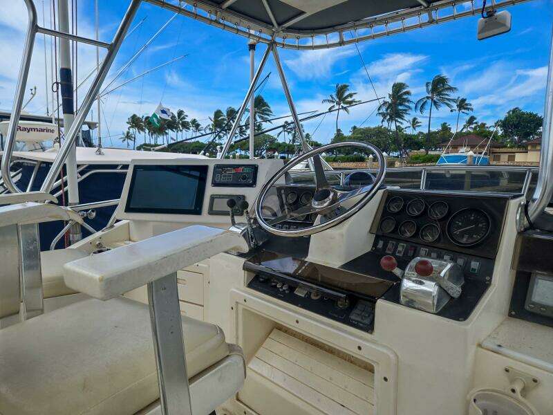 LOKAHI 33ft Blackfin Yacht For Sale