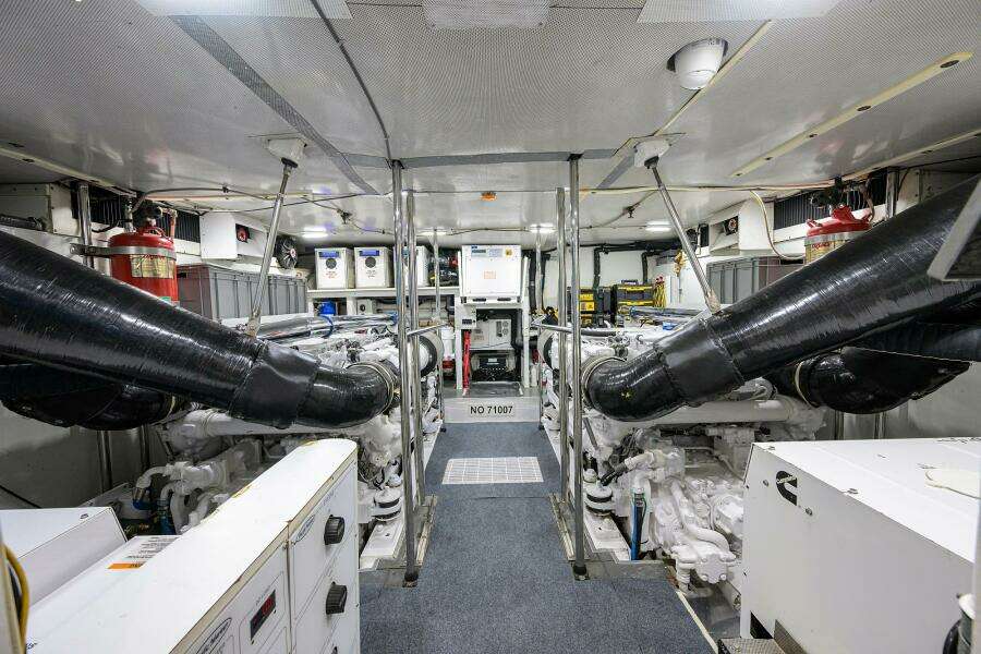 85ft Pacific Mariner Yacht For Sale
