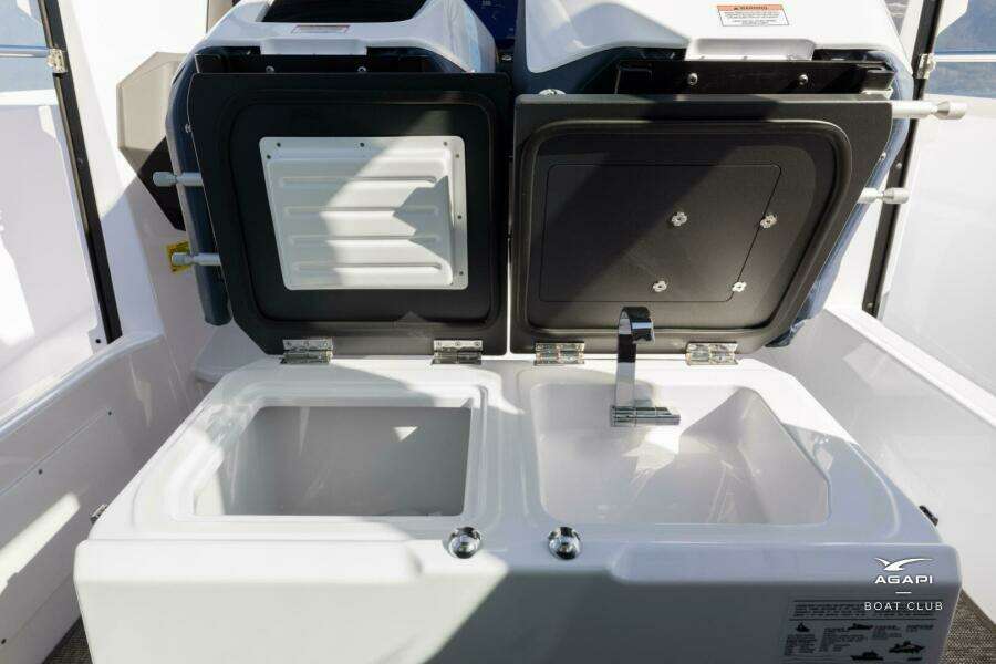 AGAPI 30ft Axopar Yacht For Sale