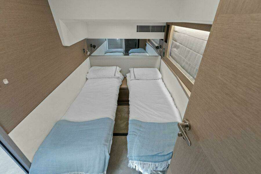 2022 59 Prestige Flybridge - How Sweet It Its - Guest Stateroom