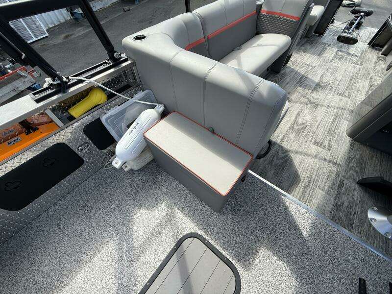 26ft Angler Qwest Yacht For Sale