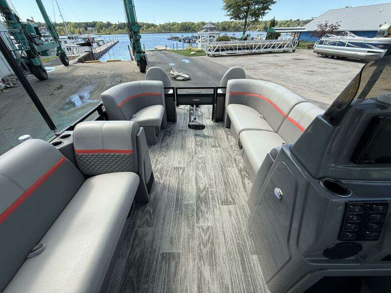 26ft Angler Qwest Yacht For Sale