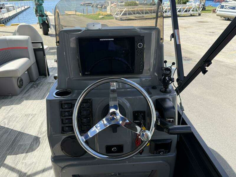 26ft Angler Qwest Yacht For Sale