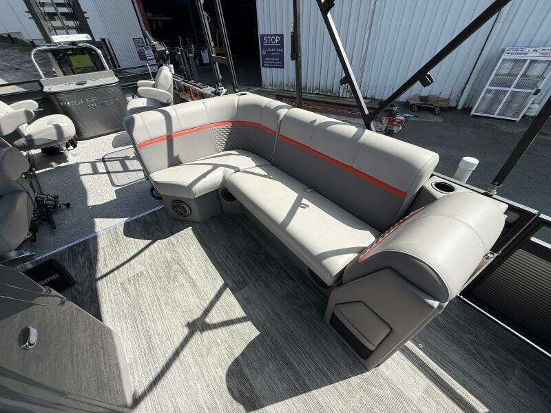 26ft Angler Qwest Yacht For Sale