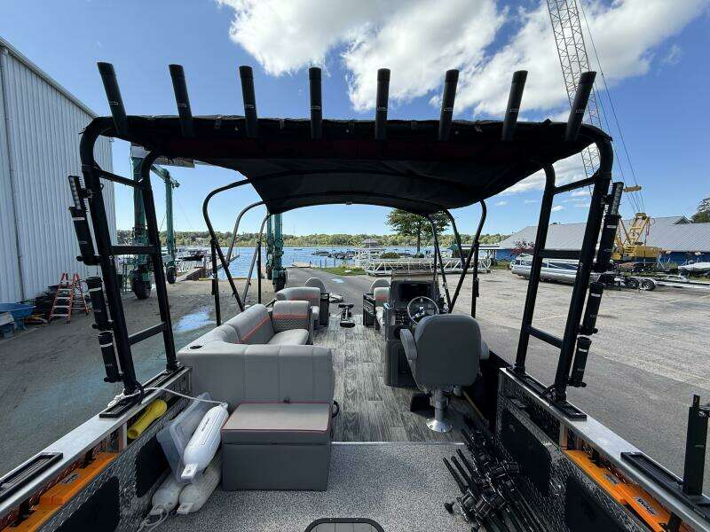 26ft Angler Qwest Yacht For Sale