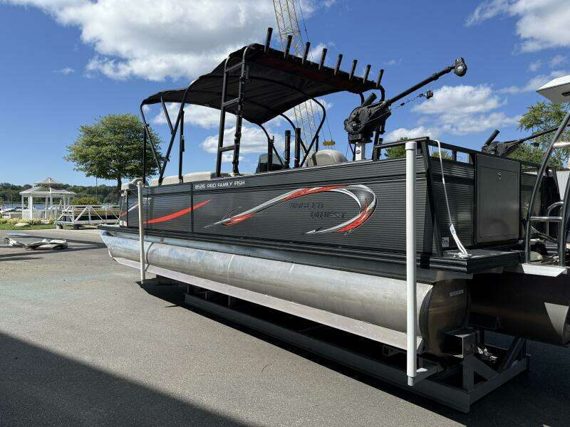 26ft Angler Qwest Yacht For Sale