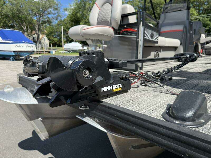 26ft Angler Qwest Yacht For Sale
