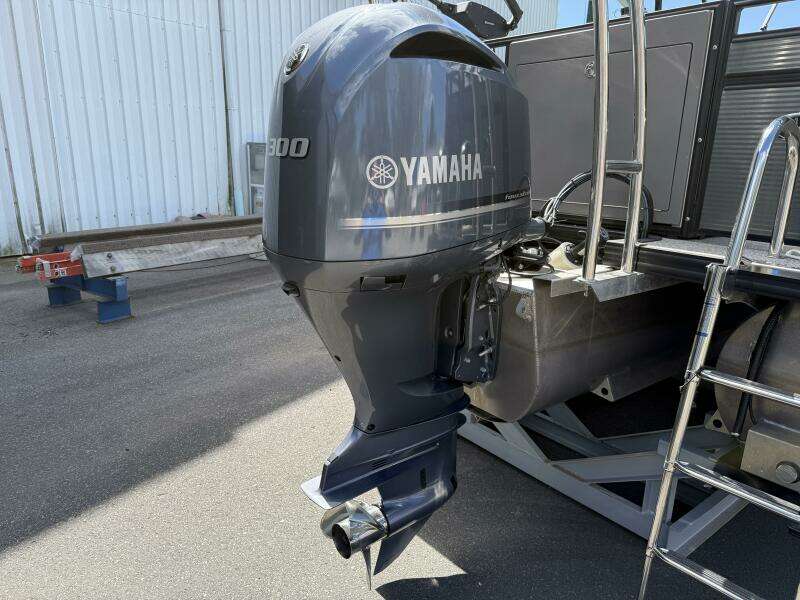 26ft Angler Qwest Yacht For Sale