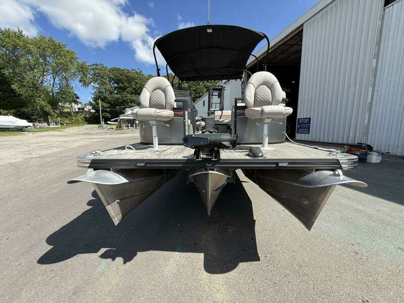 26ft Angler Qwest Yacht For Sale