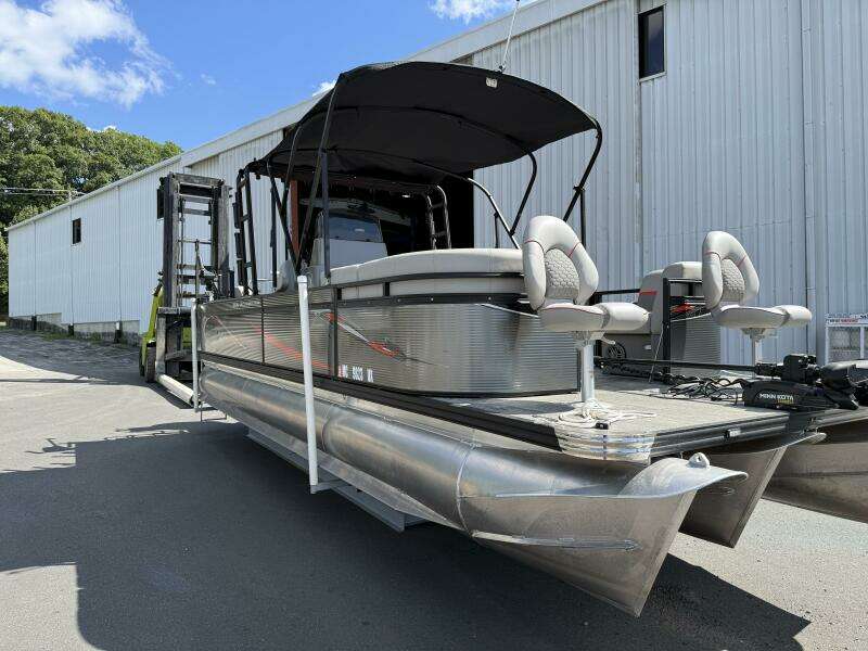 26ft Angler Qwest Yacht For Sale