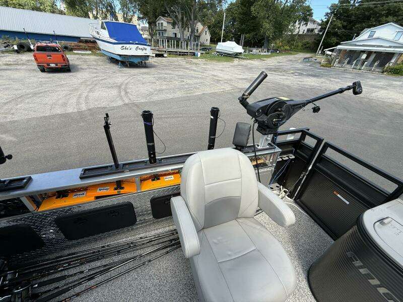 26ft Angler Qwest Yacht For Sale