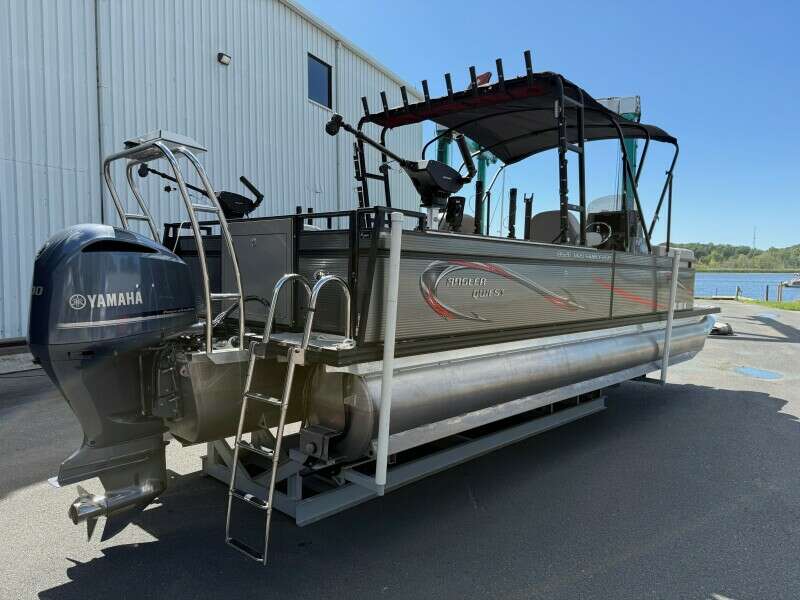 26ft Angler Qwest Yacht For Sale