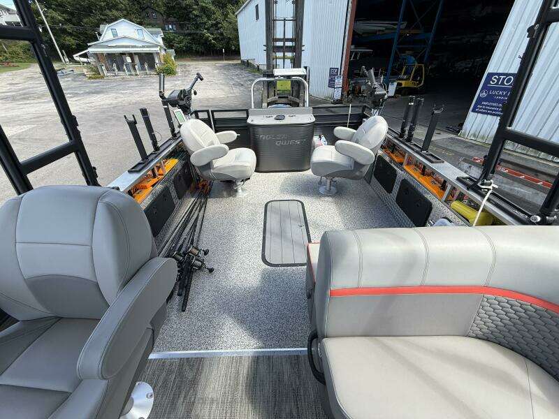 26ft Angler Qwest Yacht For Sale