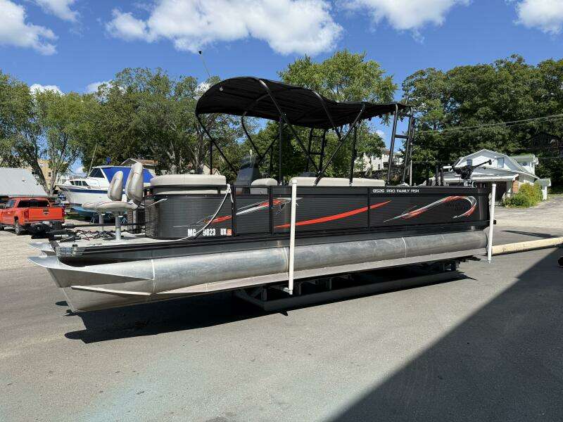 26ft Angler Qwest Yacht For Sale