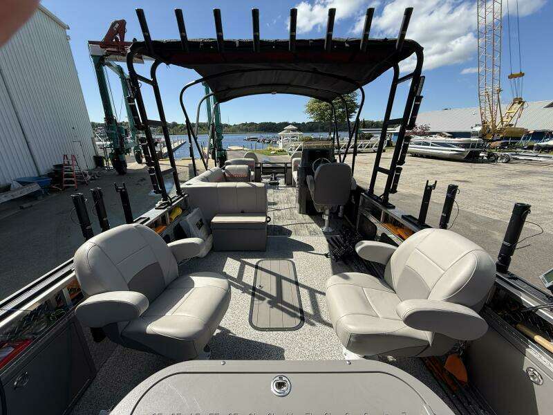26ft Angler Qwest Yacht For Sale