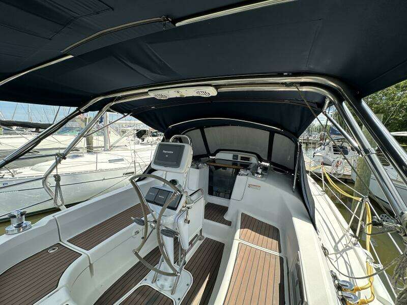 Ninkasi 38ft Hunter Yacht For Sale