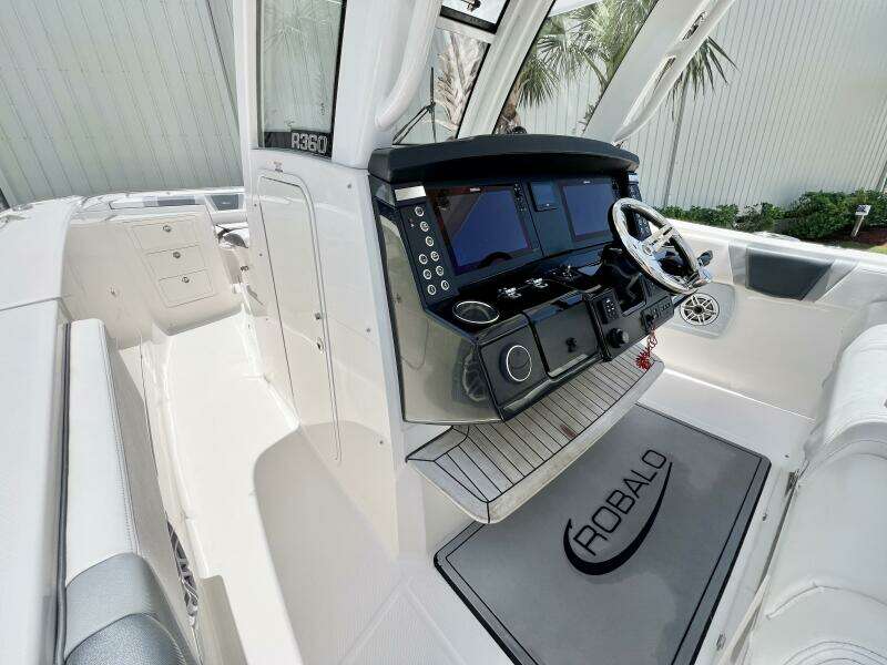 36ft Robalo Yacht For Sale