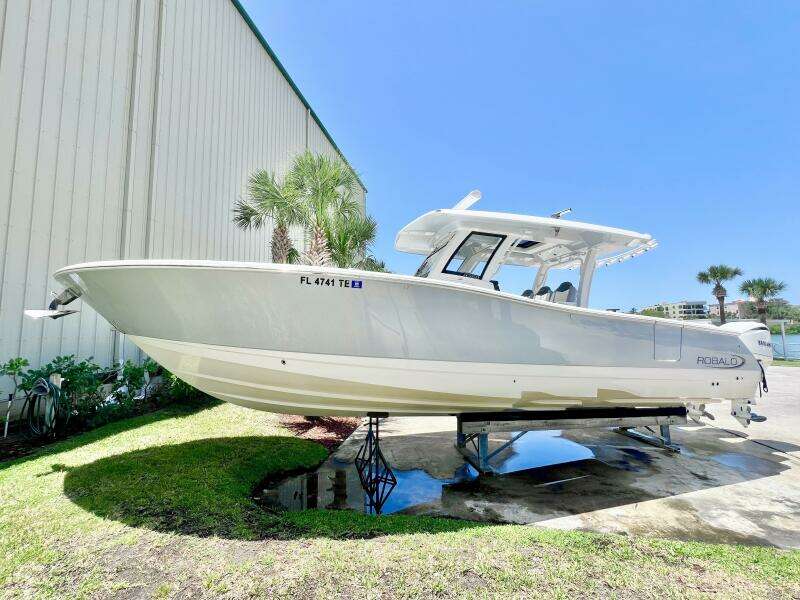 36ft Robalo Yacht For Sale