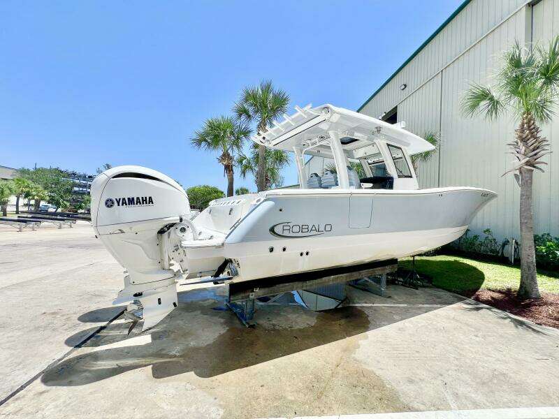 36ft Robalo Yacht For Sale