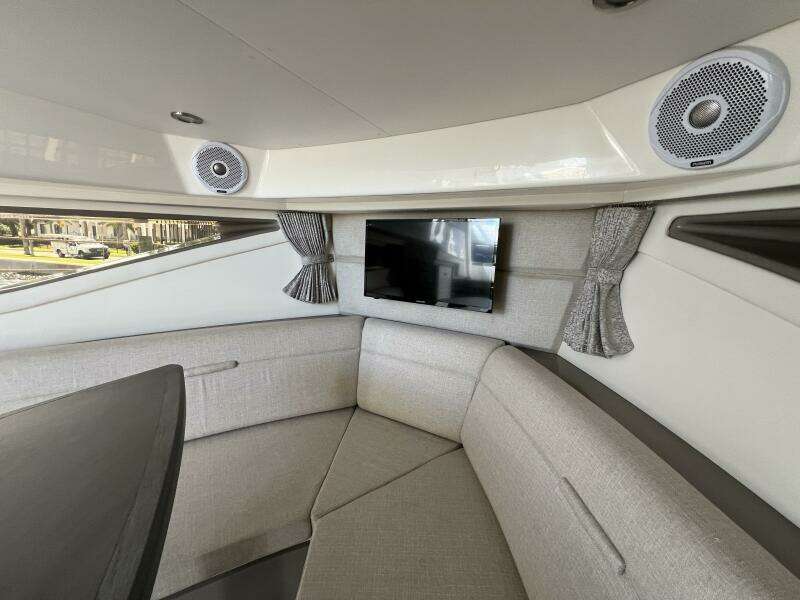 32ft Sea Ray Yacht For Sale