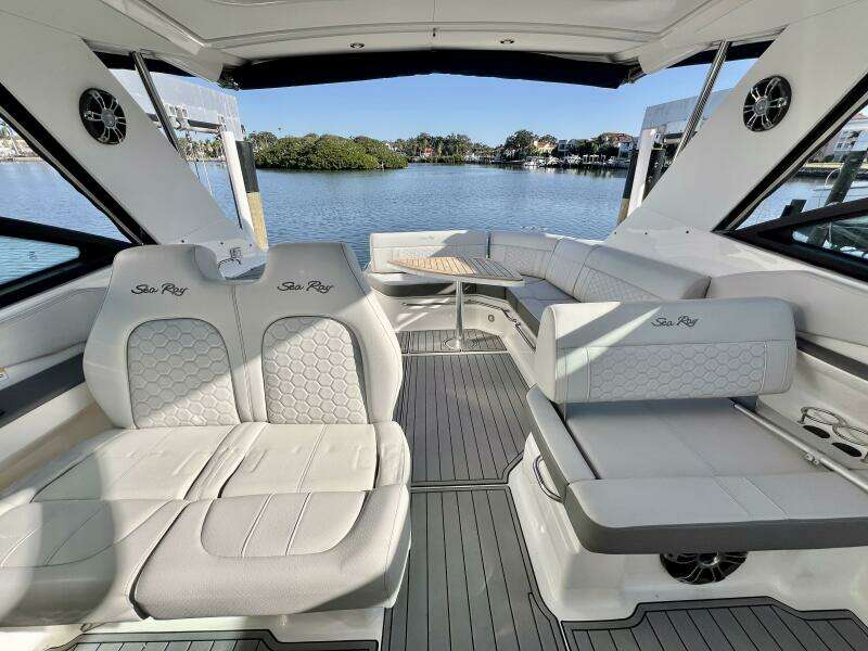 32ft Sea Ray Yacht For Sale