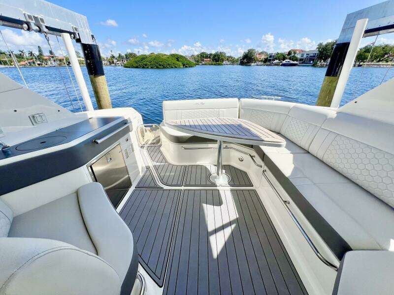 32ft Sea Ray Yacht For Sale