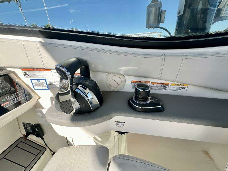 32ft Sea Ray Yacht For Sale