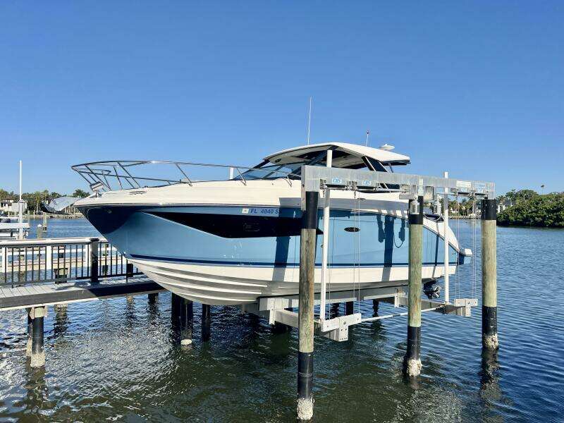 32ft Sea Ray Yacht For Sale