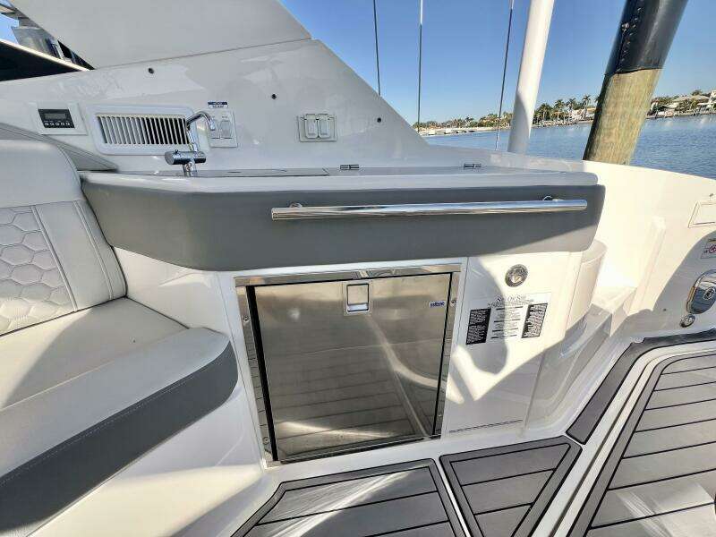 32ft Sea Ray Yacht For Sale