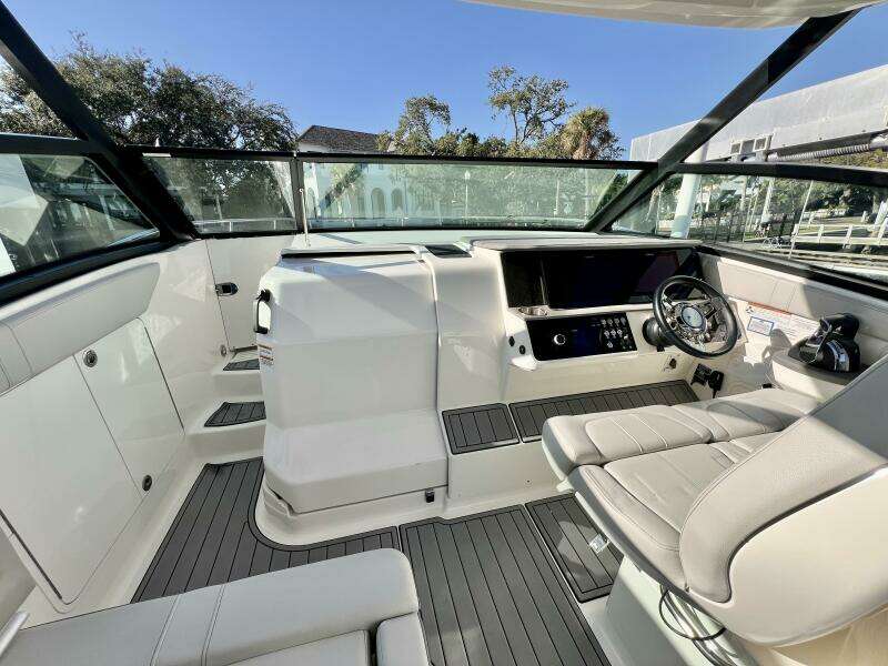 32ft Sea Ray Yacht For Sale