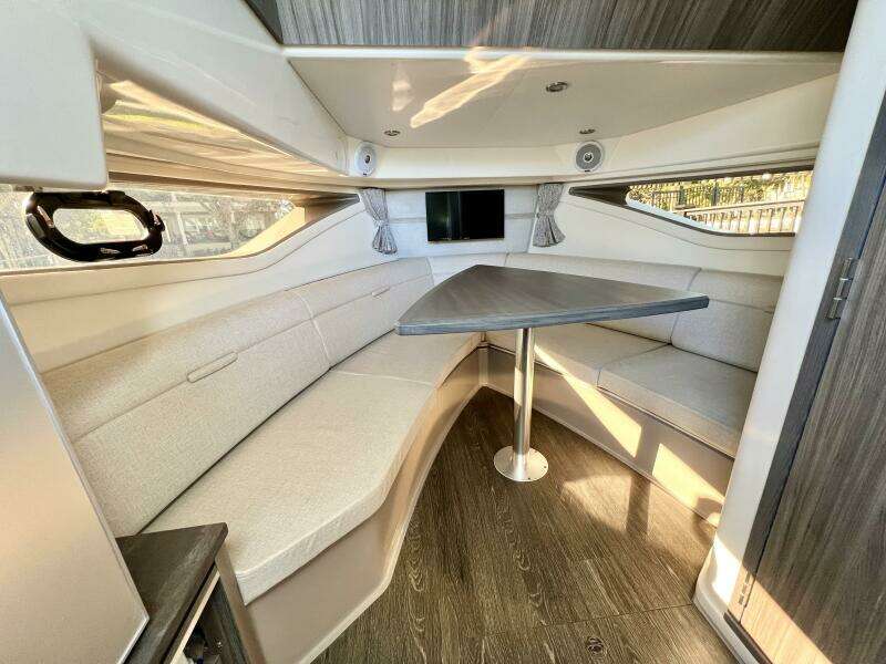32ft Sea Ray Yacht For Sale