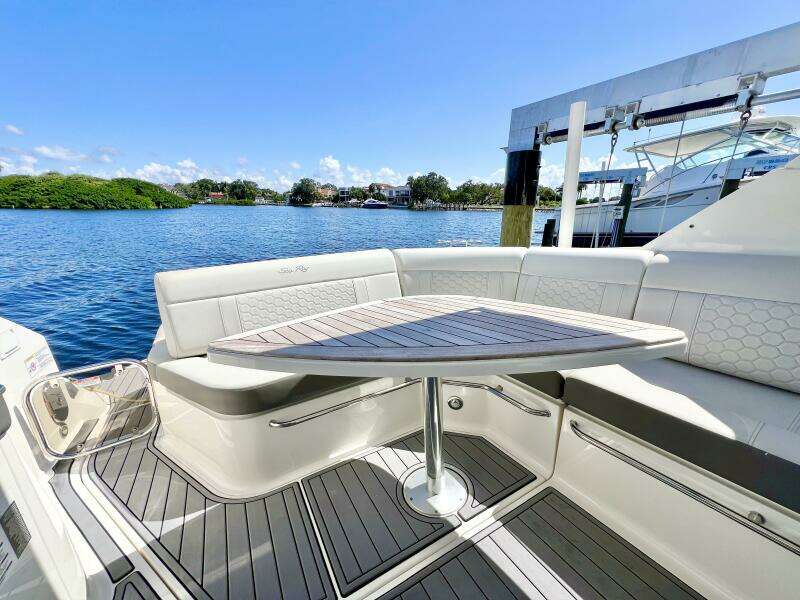 32ft Sea Ray Yacht For Sale