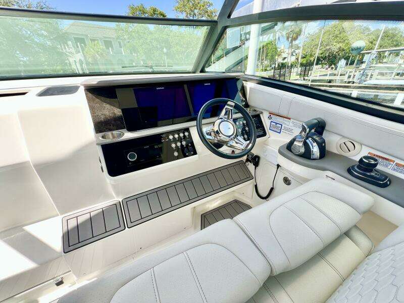 32ft Sea Ray Yacht For Sale