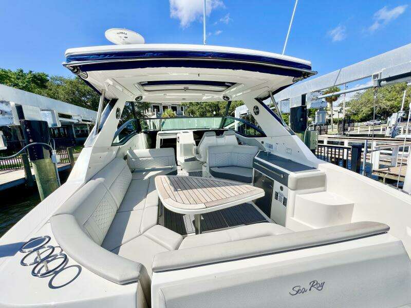 32ft Sea Ray Yacht For Sale