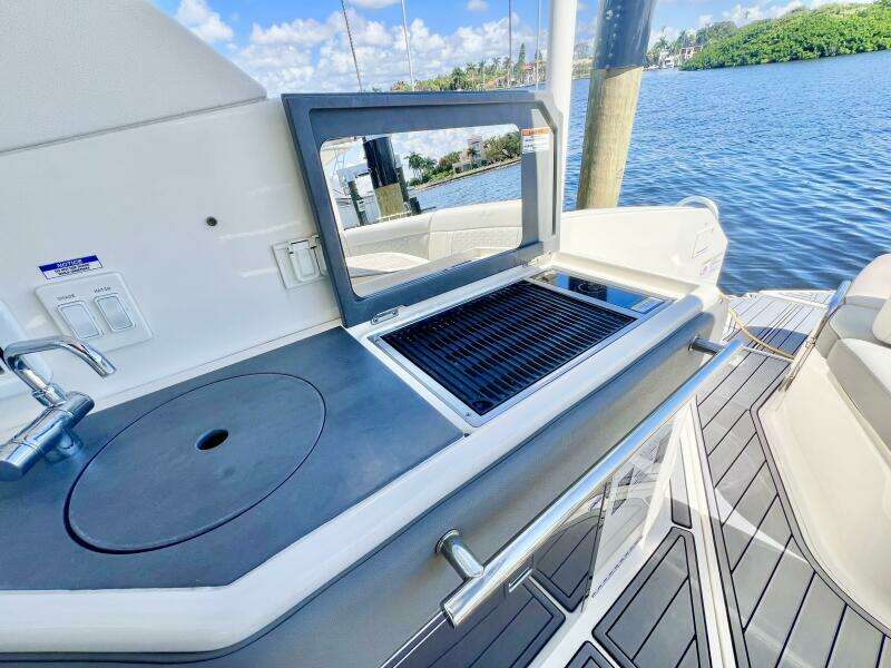 32ft Sea Ray Yacht For Sale