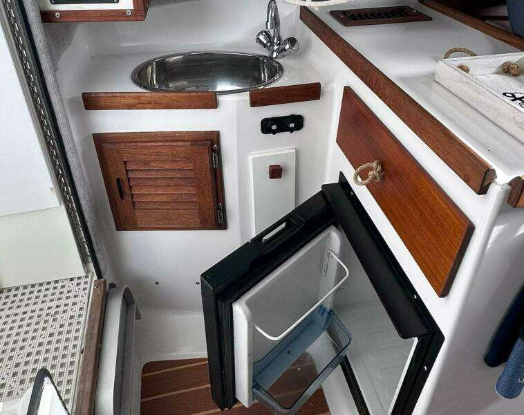 25ft Atlas Yacht For Sale