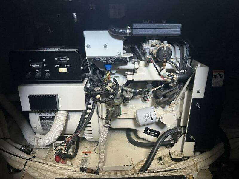 Tranquility 40ft Carver Yacht For Sale