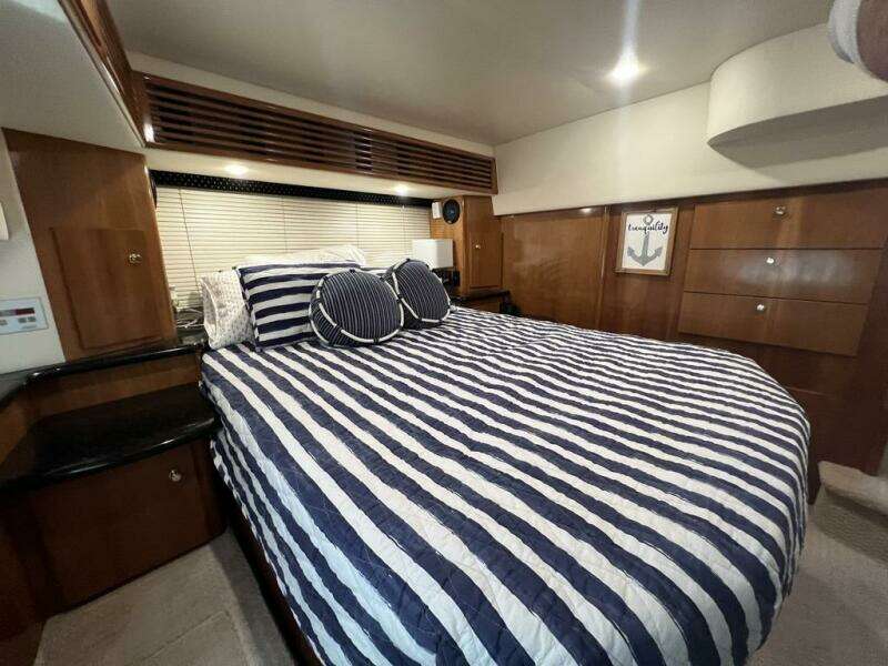 Tranquility 40ft Carver Yacht For Sale