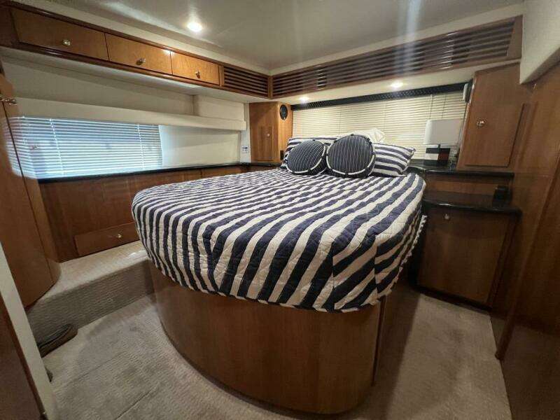 Tranquility 40ft Carver Yacht For Sale