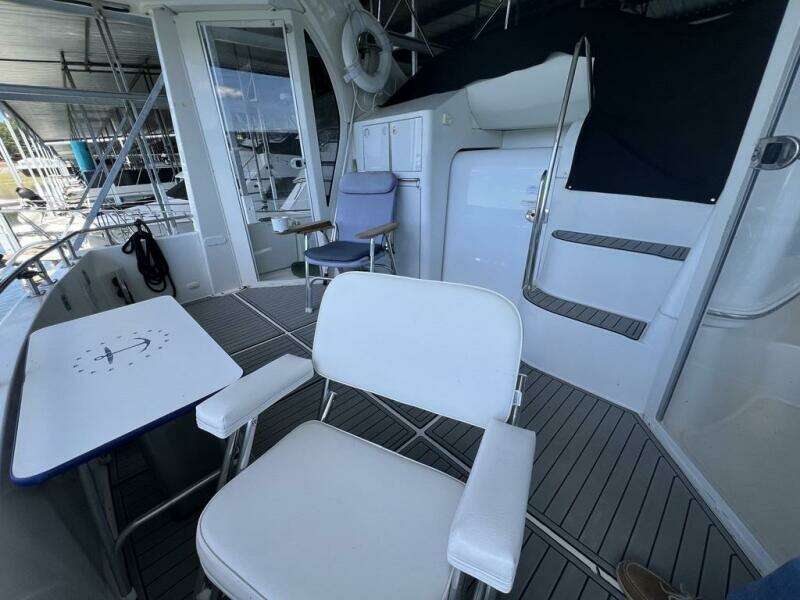 Tranquility 40ft Carver Yacht For Sale