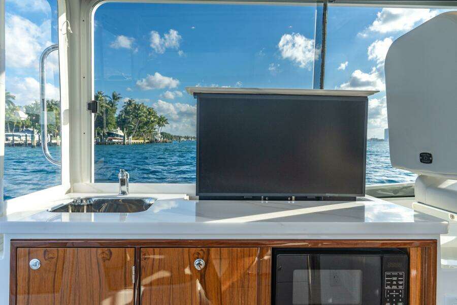 38ft MJM Yacht For Sale
