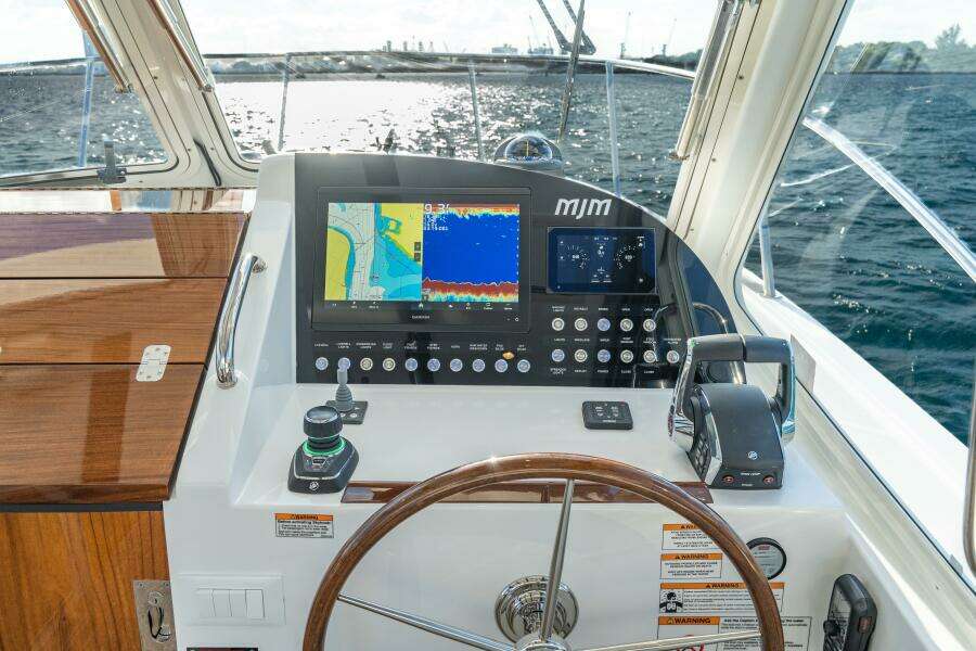 38ft MJM Yacht For Sale