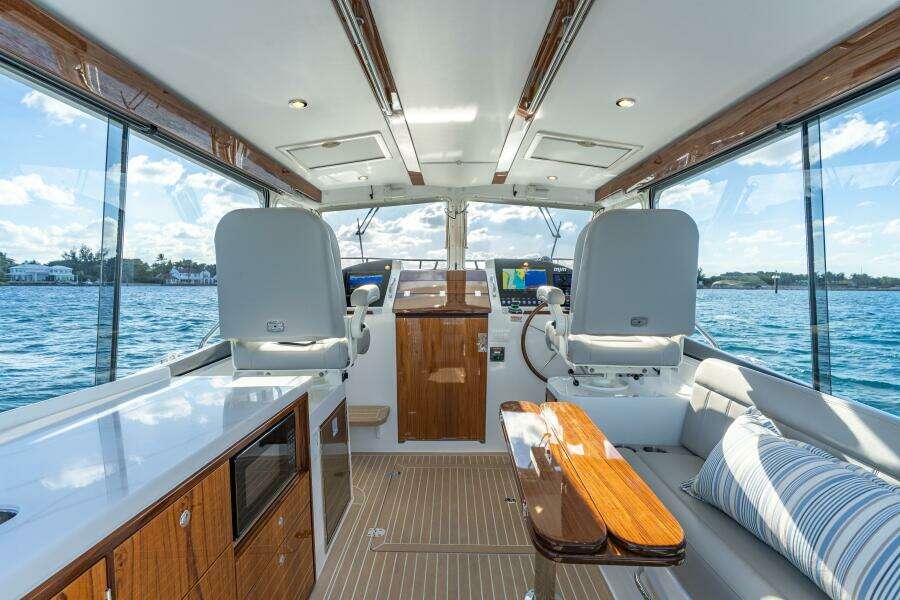 38ft MJM Yacht For Sale