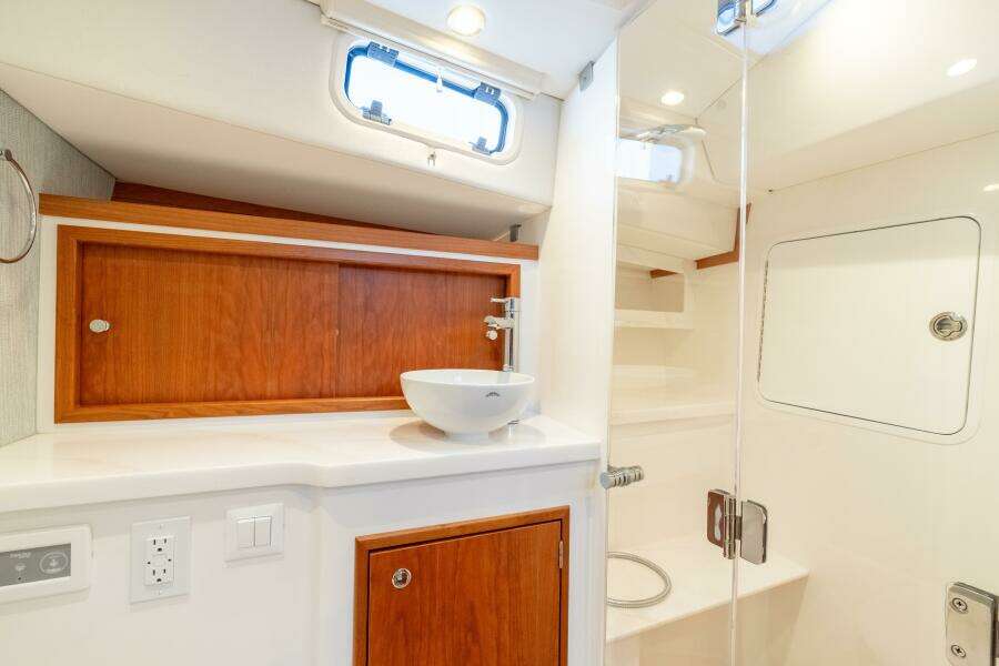 38ft MJM Yacht For Sale