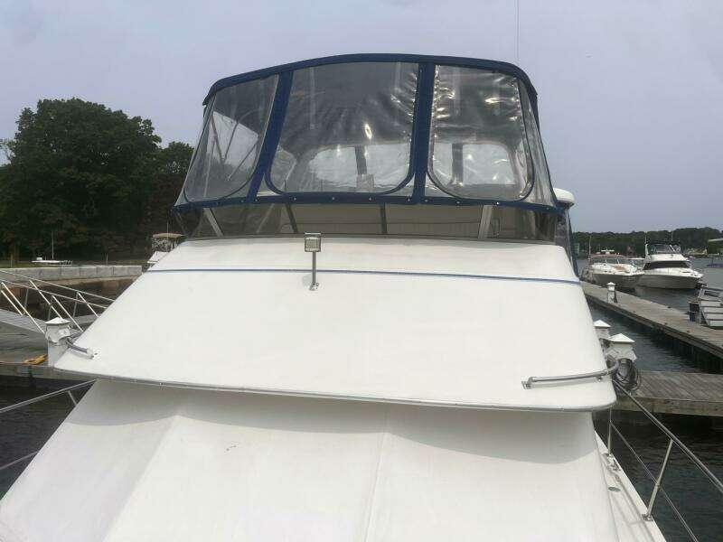 Endlosed Flybridge