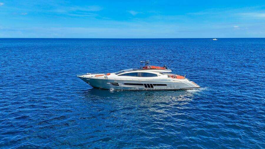 92ft Lazzara Yachts Yacht For Sale