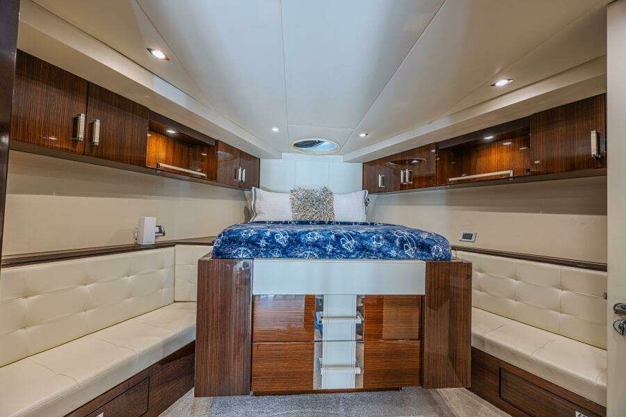 92ft Lazzara Yachts Yacht For Sale
