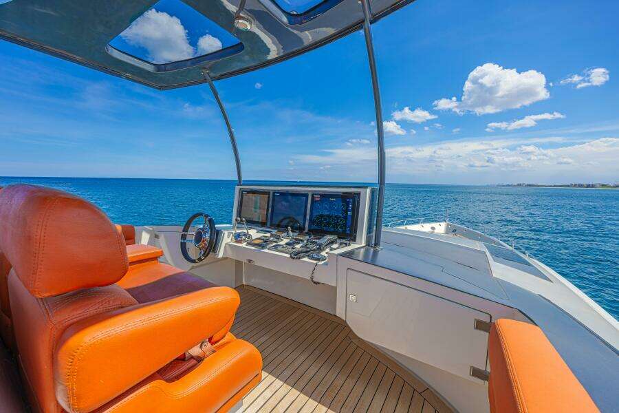 92ft Lazzara Yachts Yacht For Sale