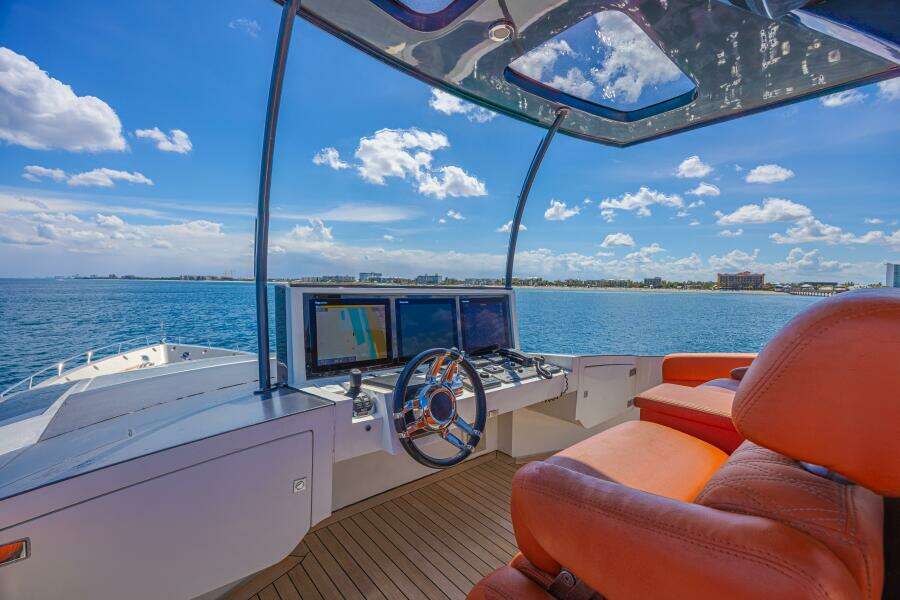 92ft Lazzara Yachts Yacht For Sale