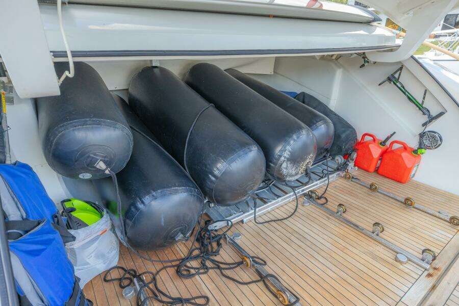 92ft Lazzara Yachts Yacht For Sale